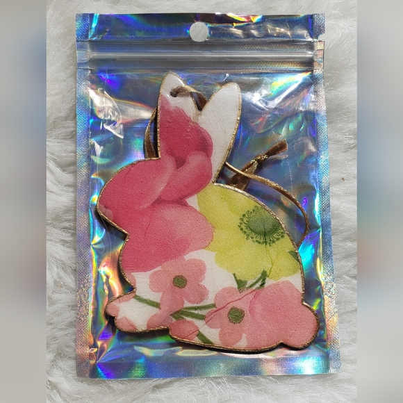 Handmade Spring Flower Bunny Decor Accessory - Picture 10 of 10